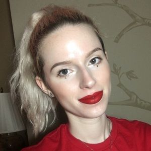 Meet your Posher, Maya